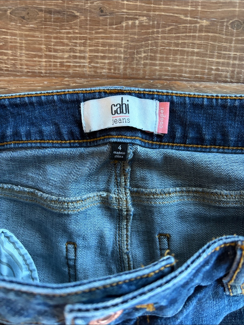 CAbi Cooper Jeans Barrel Leg style Crop - Picture 3 of 4